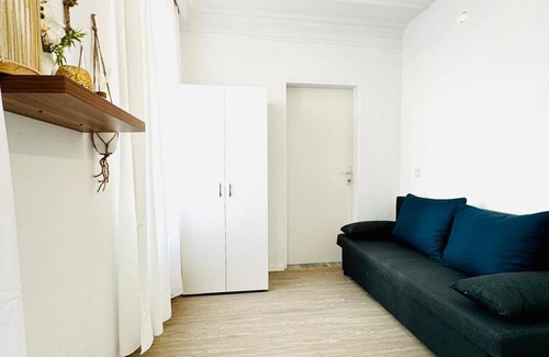 Grinzing Wohnung | Lovely Room in Shared Apt 10 Min Walk to FAC Platz