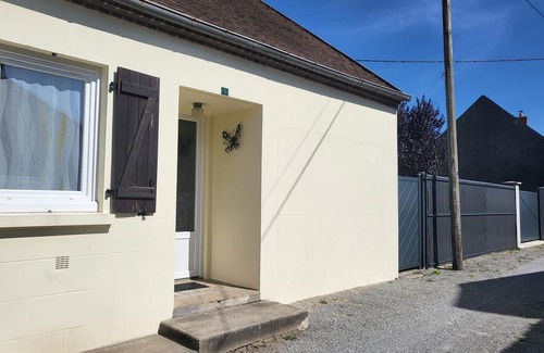 Bransat Hütte | Family home in the heart of Allier with enclosed garden, parking, and air conditioning
