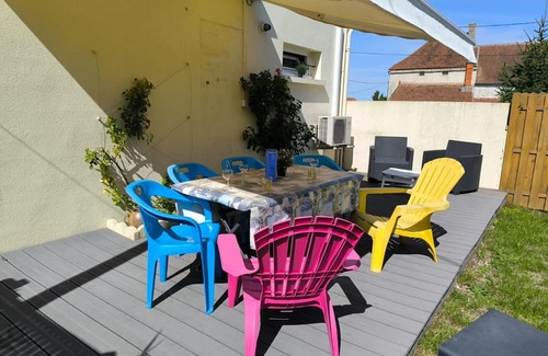 Bransat Hütte | Family home in the heart of Allier with enclosed garden, parking, and air conditioning