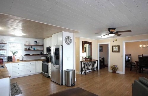 Mohawk Kabine | Superior Attitude- Pet-Friendly, 4BR Lake Superior Getaway