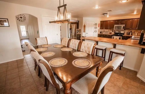 Las Cruces Haus | 4-Bedroom Mountain View Retreat – Perfect for Parties & Family Gatherings