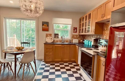 Hudson Haus | Vintage decor for a retro-chic stay in Hudson