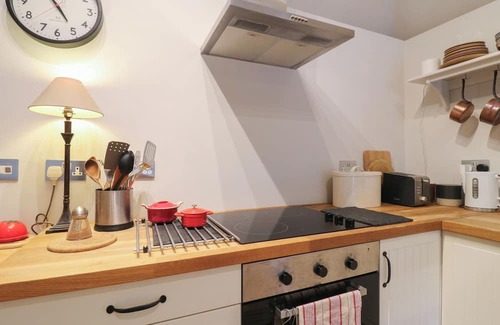 Five Oak Green Hütte | THE PIGGERY, with open fire in Kings Hill
