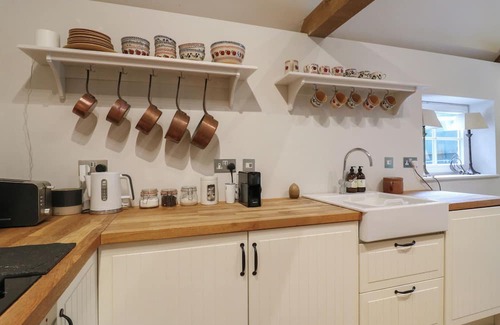 Five Oak Green Hütte | THE PIGGERY, with open fire in Kings Hill