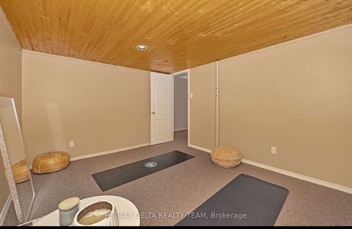 Cardinal Creek Haus | Comfortable, chic, 4 beds house in Orleans, calm, family oriented neighbourhood.