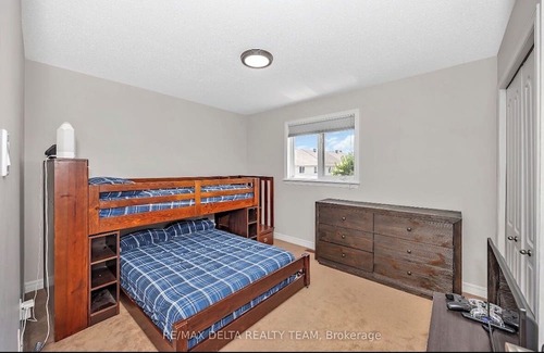 Cardinal Creek Haus | Comfortable, chic, 4 beds house in Orleans, calm, family oriented neighbourhood.