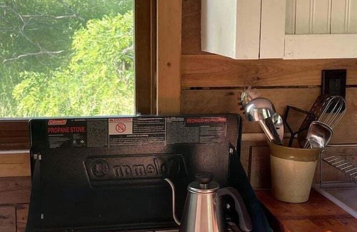 Argyle Kabine | Gorgeous Tiny House Rental for a Glamping Getaway near Saratoga Springs in Upstate New York