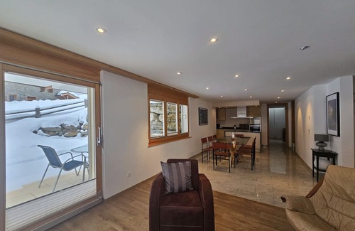 Saas-Fee Wohnung | Wellness Apartment on the ground floor of house Aramis, ski-in, ski-out