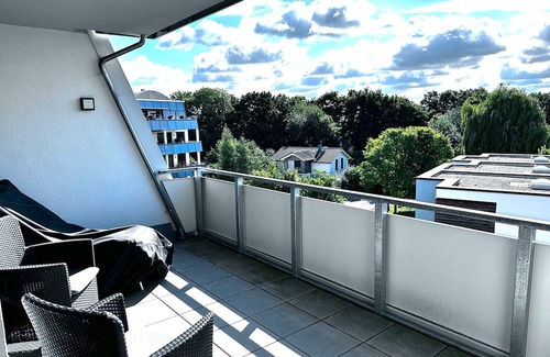 Zentrum Wohnung | Holiday Home 'Am Schloßteich' with Private Terrace and Wi-Fi
