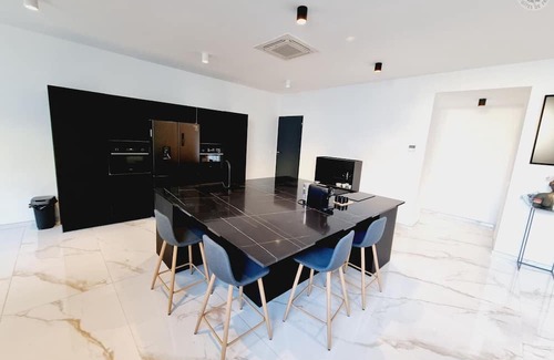 Douai Wohnung | Luxury apartment in Douai center with wifi, air conditioning, and terrace