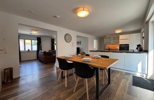 Oberderdingen Wohnung | Aposto Apartments Am Marktplatz 13 with Private Terrace and Wi-Fi