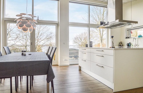 Hjarbæk Haus | Lovely home in Løgstrup with house sea view