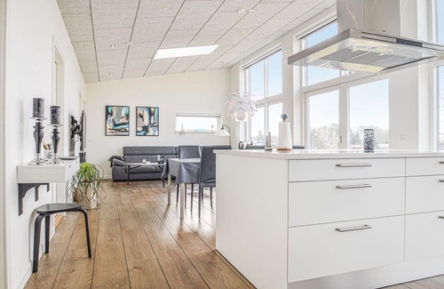 Hjarbæk Haus | Lovely home in Løgstrup with house sea view