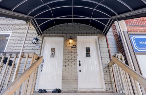 Cote-Des-Neiges—Notre-Dame-De-Grace Wohnung | Newly Renovated 3BR/2BA Spacious & Modern