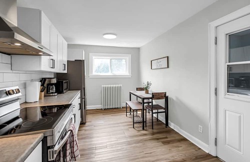 Cornwall Wohnung | Bright 1-BR APT, Prime Location 5