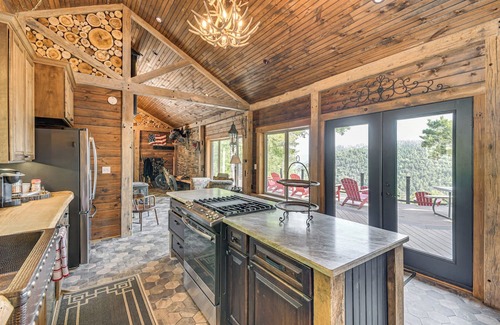 Cameron Kabine | Luxe Cabin Compound 4 Mi to Cameron State Forest!