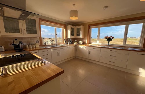 Homore Hütte | AIRIGH NAM FIADH, family friendly, with open fire in Creagorry