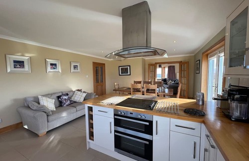 Homore Hütte | AIRIGH NAM FIADH, family friendly, with open fire in Creagorry