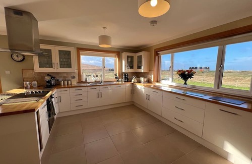 Homore Hütte | AIRIGH NAM FIADH, family friendly, with open fire in Creagorry