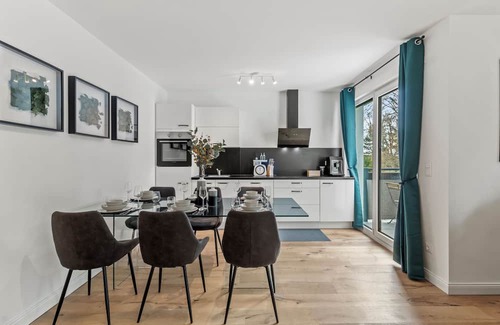 Floridsdorf Wohnung | NobleNest | Deluxe Apartment with Workspace, Coffee & Relax Massage, near the center