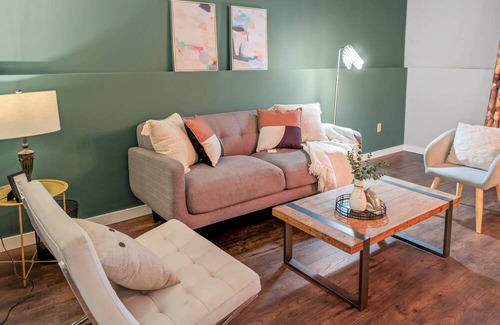 Sunnyside Haus | Calgary Bow River Haven - 3-Bed Bi-Level Suite