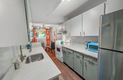 Sunnyside Haus | Calgary Bow River Haven - 3-Bed Bi-Level Suite