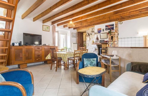 Creances Hütte | Family house near the beach with private garden in Créances, pets allowed