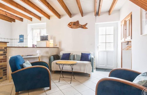 Creances Hütte | Family house near the beach with private garden in Créances, pets allowed