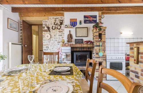 Creances Hütte | Family house near the beach with private garden in Créances, pets allowed