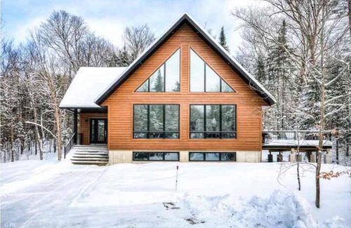 Lac Superieur Village Hütte | Modern Chalet 1.2KM to Tremblant's North Side!