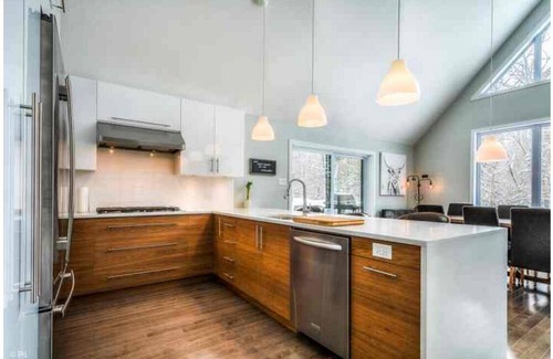 Lac Superieur Village Hütte | Modern Chalet 1.2KM to Tremblant's North Side!
