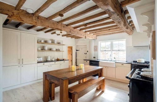 Kinoulton Haus | Cherry Trees Farmhouse