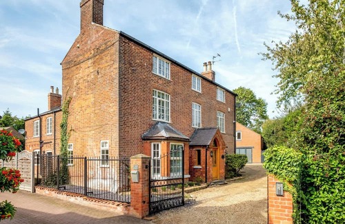 Kinoulton Haus | Cherry Trees Farmhouse