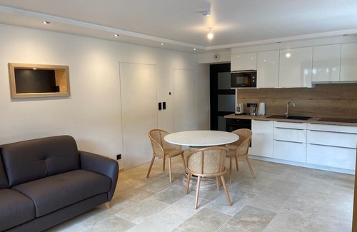 Rambervillers Haus | Lodging in a garden near Fraispertuis City Park.