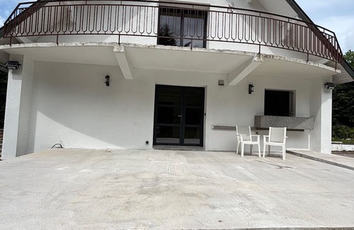 Rambervillers Haus | Lodging in a garden near Fraispertuis City Park.