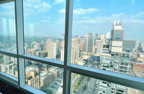 Connaught Wohnung | Cozy Room | Private Bath | AC | Gym| Downtown Core