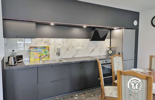 Louverne Wohnung | Modern cottage in Louverné, sleeps 6-8, pets allowed, parking