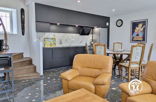 Louverne Wohnung | Modern cottage in Louverné, sleeps 6-8, pets allowed, parking