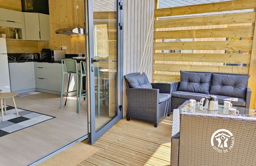 Saint-Berthevin Hütte | Peaceful Chalet at Camping de Coupeau for 4 Guests