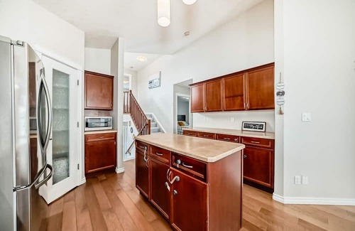 Northwest Edmonton Haus | Gorgeous home in Newcastle; close to many amenities