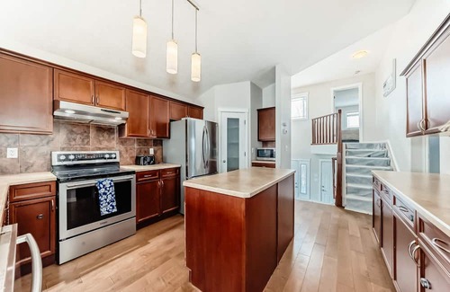 Northwest Edmonton Haus | Gorgeous home in Newcastle; close to many amenities