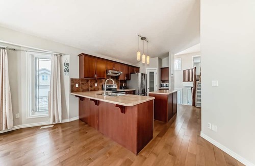 Northwest Edmonton Haus | Gorgeous home in Newcastle; close to many amenities