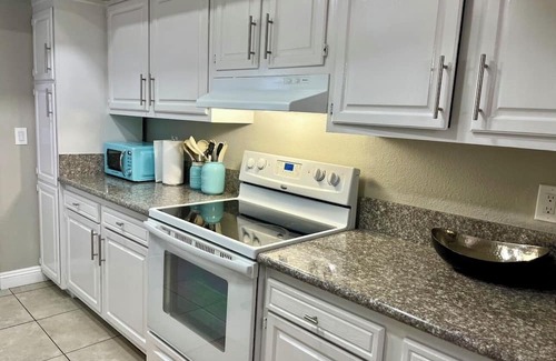 Paradise Eigentumswohnung | Prime Location 1-Bed 1Bath condo close to Airport, UNLV and STRIP