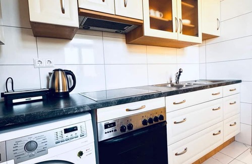Liesing Wohnung | Spacious 3BR Apartment Near Kaufpark Alterlaa