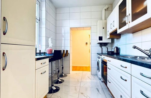 Liesing Wohnung | Spacious 3BR Apartment Near Kaufpark Alterlaa
