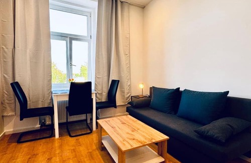 Liesing Wohnung | Spacious 3BR Apartment Near Kaufpark Alterlaa