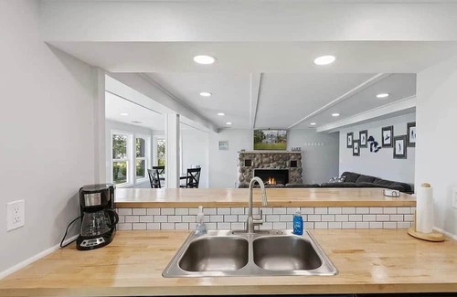 Gaylord Haus | Otsego Lake Escape (Lakefront w/dock, skiing, snowmobiling)