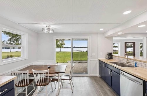 Gaylord Haus | Otsego Lake Escape (Lakefront w/dock, skiing, snowmobiling)