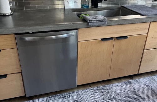 Dunlap Haus | NEW! Book now for discounted rates! 10 1/2 private acres, views, hot tub, & more