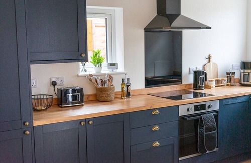 Wigston Haus | Cosy 2BR House | Space Centre | Free Parking